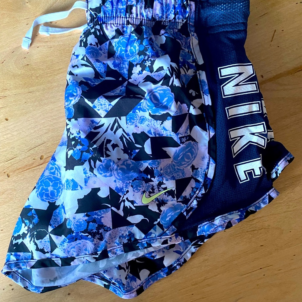 Nike Dri Fit Junior Size Medium Blue/Purple Design-Perfect Condition